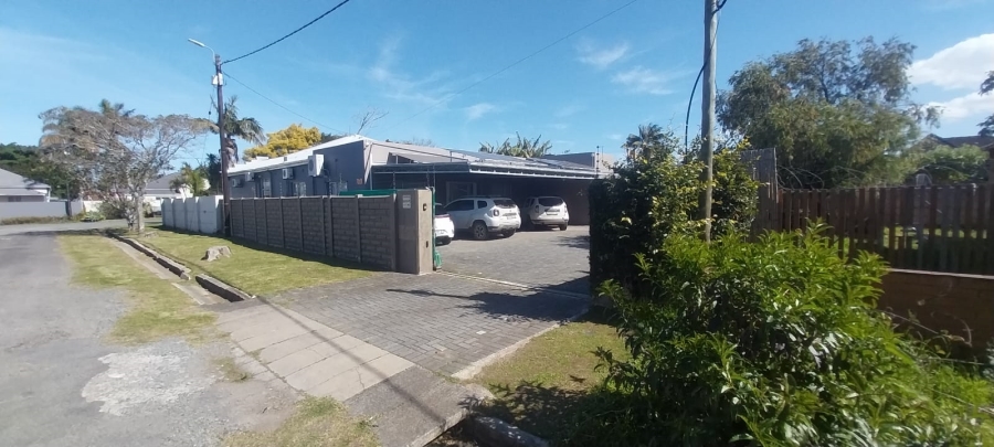 To Let Commercial Property for Rent in Vincent Eastern Cape